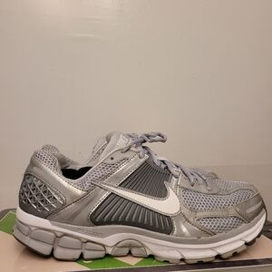 Nike Men's Volmero 5 SE Gray Size 10M/ 11.5W  Pre Owned Lot Of Wear Still Left